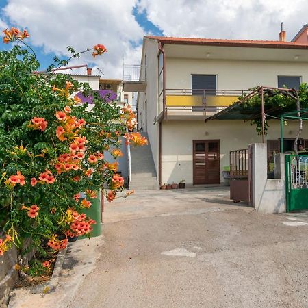 Apartment Lele Примоштен Экстерьер фото